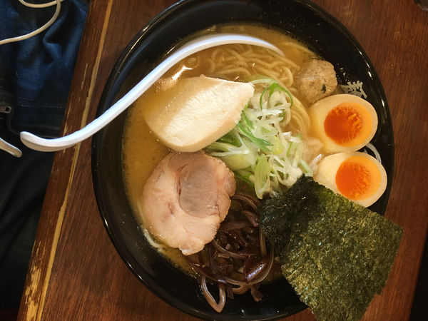 「濃厚鶏骨中華そば黒」@濃厚鶏そば 麺屋武一 北千住店の写真