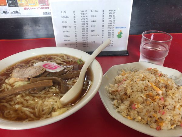 「ラーメンとチャーハン」@萬来軒の写真
