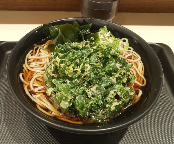 「春菊天そば」@名代 富士そば 市ヶ谷五番町店の写真