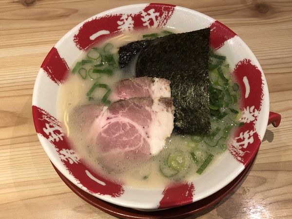 「長浜白ラーメン　￥６１９（税別）」@長浜ラーメン 一番軒 富木島店の写真