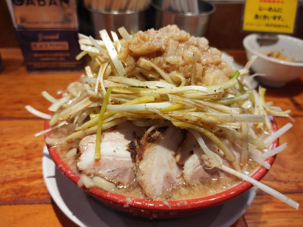 「大盛らーめん・ネギ（ヤサイアブラ）￥１０１０」@らーめん バリ男 新橋本店の写真