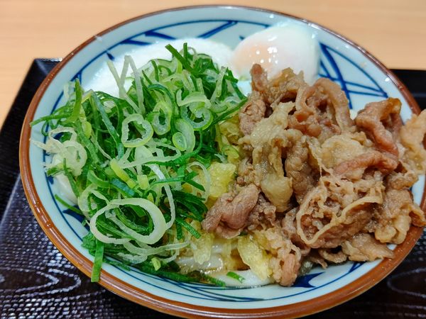 「牛とろ玉うどん(並盛)690円」@丸亀製麺 イーサイト高崎店の写真