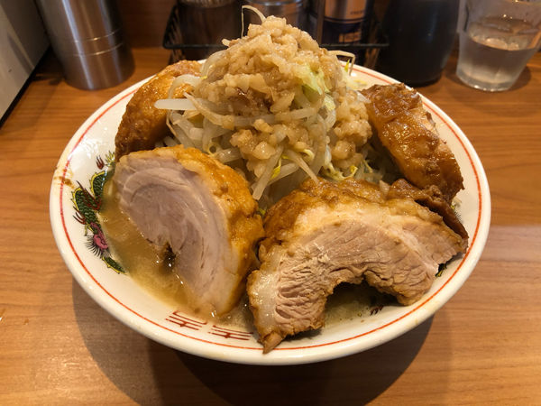 「らーめん+チョイ豚増し」@麺処 ほん田 東十条店の写真