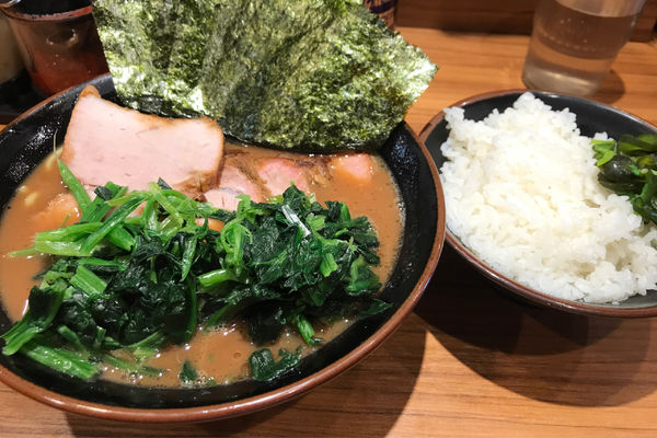 「チャーシュー麺＋ほうれん草」@横浜家系らーめん 輝道家の写真