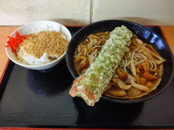 「一石二鳥Ｂそばセット(並盛)530円」@そば・うどん 八起家 西口店の写真