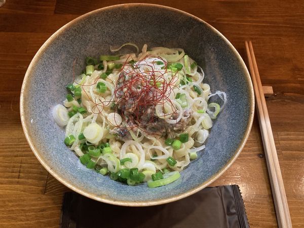 「【限定】季節のら〜めん其の十九　秋刀魚のまぜそば」@らーめん かねかつの写真
