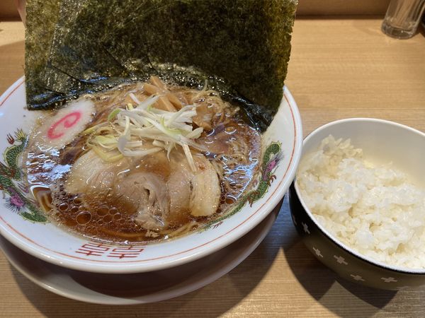 「醤油ラーメン 750円 半ライス付き」@東京ラーメン 来々堂の写真