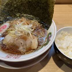 醤油ラーメン 750円 半ライス付き