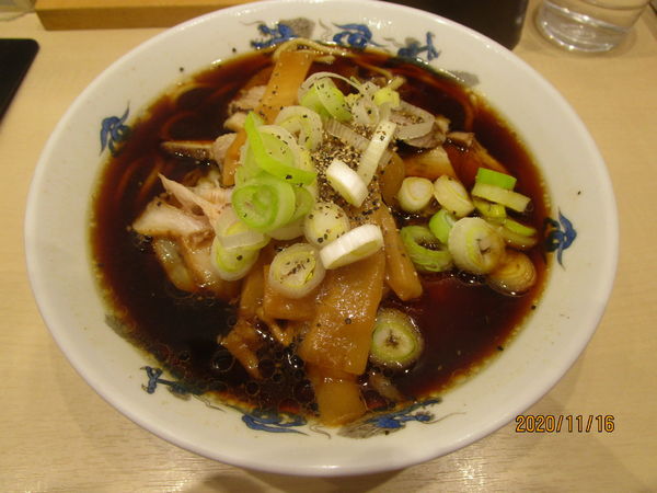 「中華そば 並 富山ブラック 850円」@西町大喜 とやマルシェ店の写真