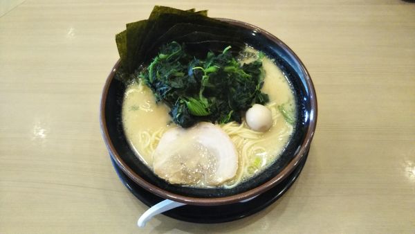 「のりラーメン　大盛り　ほうれんそうトッピング」@横浜家系ラーメン 淵野辺家の写真