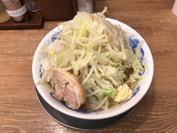 「ラーメン（並）＋ヤサイ＋ニンニク」@ジャンクガレッジ 北浦和店の写真