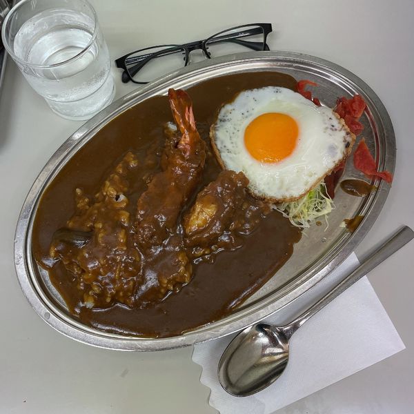 「エビフライカレー＋目玉焼き」@カレーハウスデリーの写真