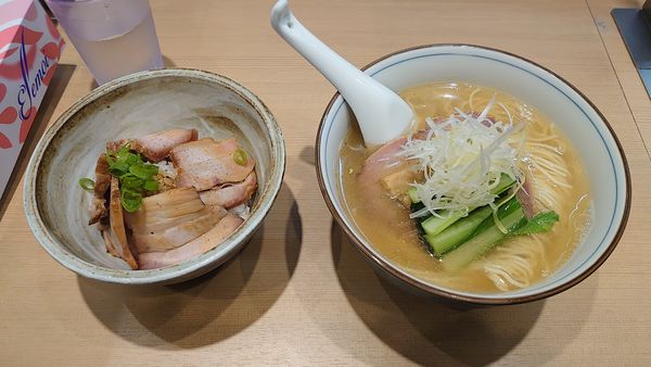 「【限定】京鰆そば 900円+吊るし焼きバラ焼豚丼 350円」@麺 かつら木の写真