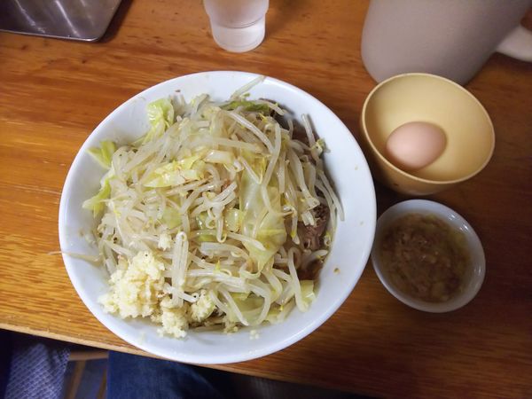 「汁なしミニラーメン(全マシ・生卵)」@ラーメン もみじ屋の写真