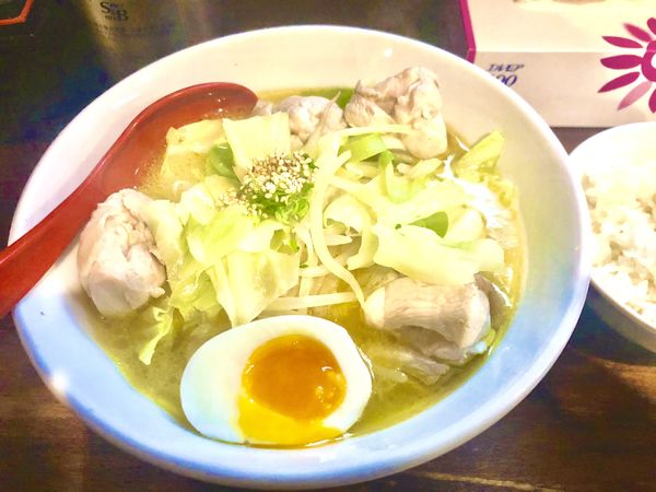 「水炊きらーめん＋サービスライス（850+0円）」@新橋 駿の写真