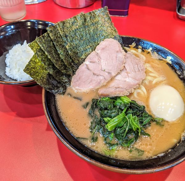 「特選  並  800円」@横浜ラーメン おか本の写真
