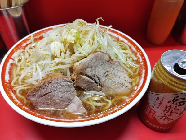 「麺増し大・カタカタ・烏龍茶（ヤサイカラメ）￥８５０」@ラーメン二郎 上野毛店の写真