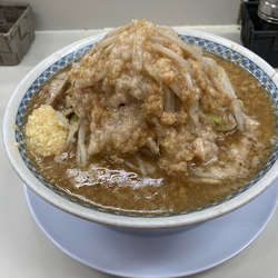 ラーメン（中盛り、ニンニク、濃いめ、アブラ）