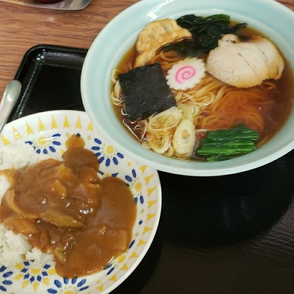 「半カレーらーめん ５００円」@お食事の店 いづみやの写真