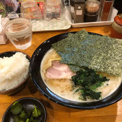 ラーメン並硬め濃いめ、ライス