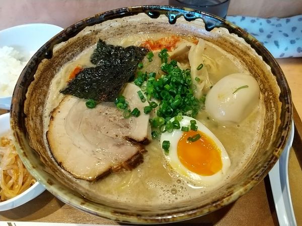 「「極」しょうゆ(中盛り)＋味玉＋ごはん＋野菜(ナムル)」@らー麺 まるいちの写真