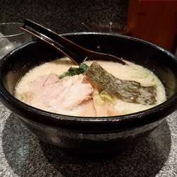 とんこつ塩ラーメン