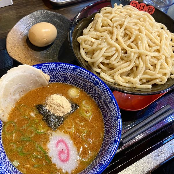 「濃厚海老つけ麺（大盛440g）＋サービス味玉とライス」@つけ麺 みつ圀の写真