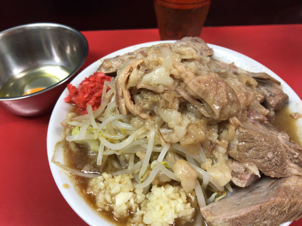 「ラーメン並(全部)+豚まし+生卵 1050円」@ラーメンハイキックの写真