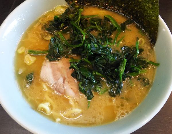 「ラーメン　+　ほうれん草」@千家 上川井店の写真