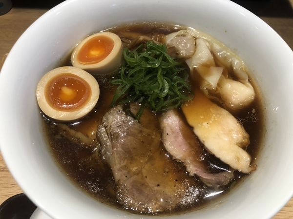 「特製醤油らぁ麺」@らぁ麺や 嶋の写真