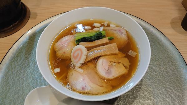 「羅臼昆布と鮭節の中華そば1300円+鶏もも炙り焼き丼420円」@中華そば 深緑の写真