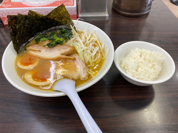 「特製ラーメン」@らーめんぎょうてん屋 伊勢原店の写真