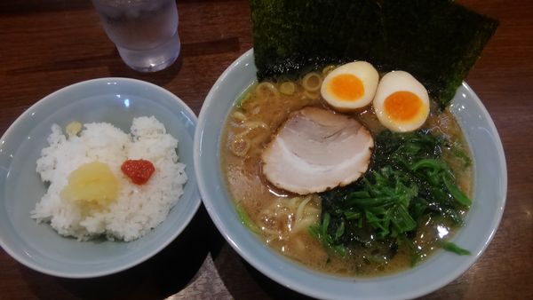 「金八ラーメン、半ライス」@金八家の写真