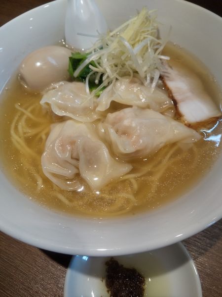 「塩雲呑麺880円煮玉子100円」@雲呑麺のお店 おんわの写真