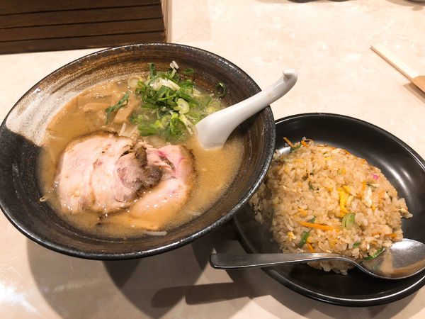 「特製味噌と半チャーハン」@博多川端どさんこ 博多デイトス店の写真