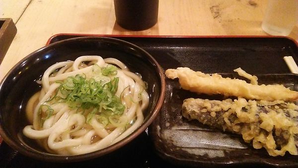 「あつかけ小 350円＋なす天 100円＋いか天 100円」@讃岐うどん大使 水道橋麺通団の写真