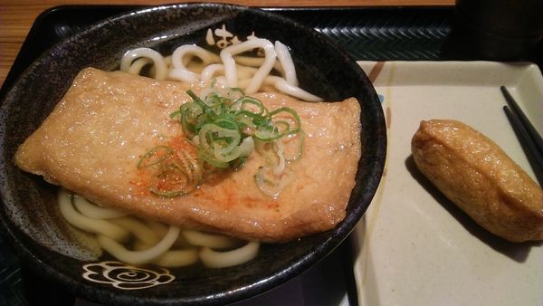 「きつね（小） 290円＋特製いなり 100円（税抜）」@はなまるうどん 浦安メトロピア店の写真