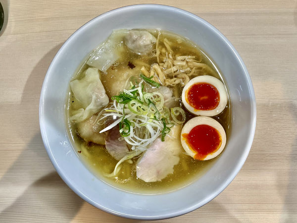 「ハートランドビール 中瓶 → 特製塩中華そば」@手揉み中華そば 中村の写真