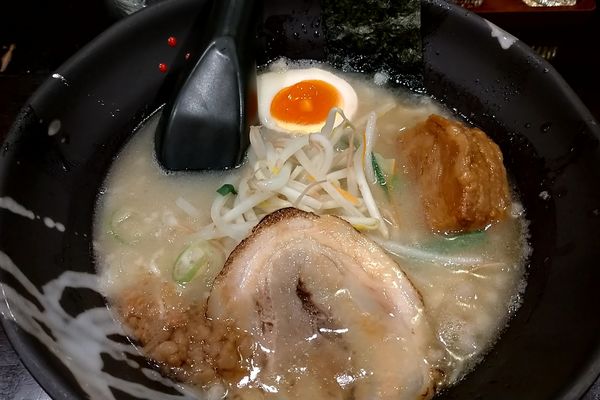 「特製とんこつラーメン」@立川やの写真