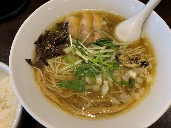 「塩そば（細麺）＋サービス半ライス」@柳屋 銀次郎の写真