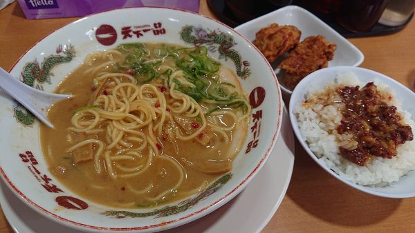 「こってり 唐揚げ定食 ニンニク多め 麺硬め」@天下一品 宇都宮店の写真