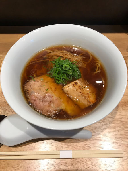 「醤油らぁ麺 880円」@らぁ麺や 嶋の写真