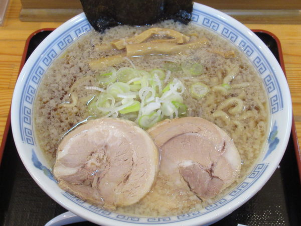 「煮干し中華・太麺・普通（こってり）（750円）」@中華そば 雲ノ糸 鶴岡本店の写真