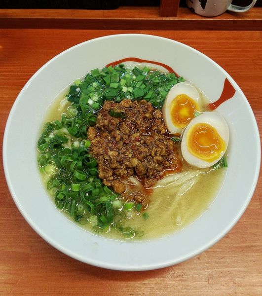 「台湾ラーメン 750円＋味玉クーポン」@らーめん・油そば 笑びすの写真