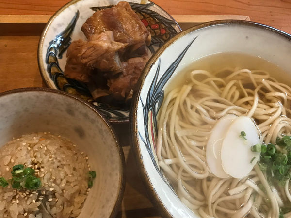 「ソーキそば、ジューシーセット」@とらやの写真