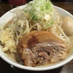 味玉ラーメン豚一枚全マシ