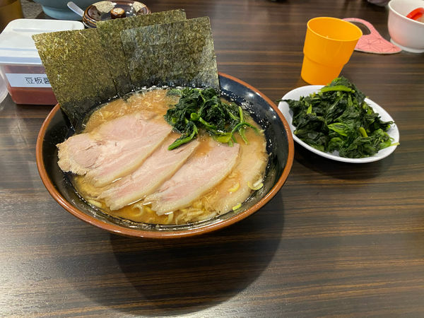 「ラーメン並　チャーシュー増し　ほうれん草2倍増し」@横浜らーめん 寿三家の写真