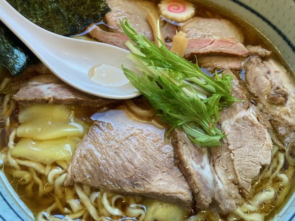 「手打ちチャーシューワンタン麺（醤油）」@手打ち中華そば 凌駕の写真