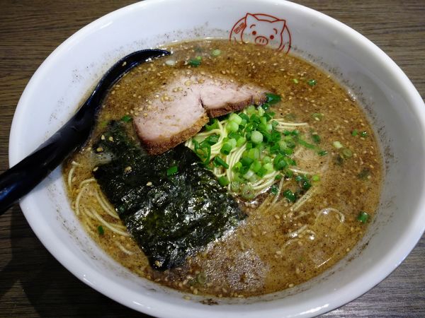 「黒博多ラーメン(680円)+替玉(100円)」@博多ラーメン 長浜や 大崎店の写真