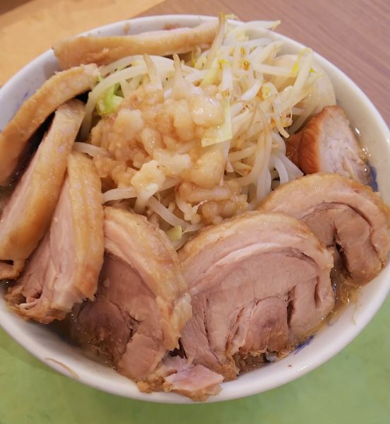 「味玉ラーメン大盛り７豚増し」@ジャンクガレッジ イオンレイクタウンmori店の写真